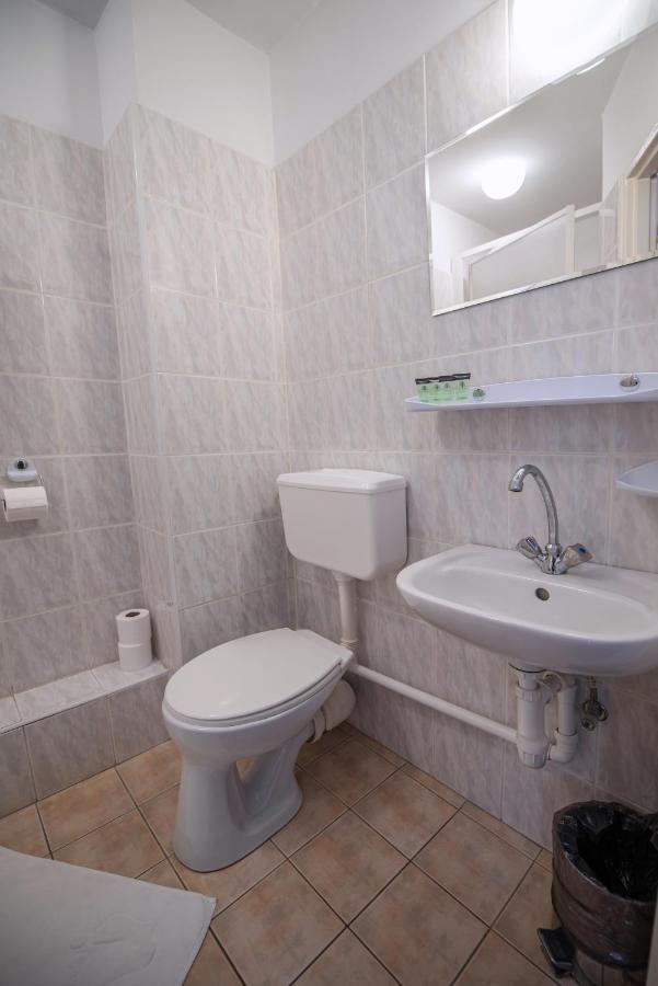 Hotel Felix Краков Экстерьер фото